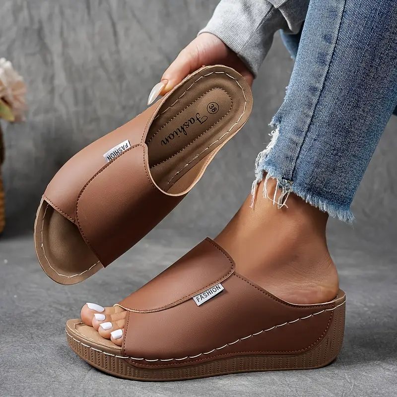 Moss Toronto | Comfortable and Elegant Sandals